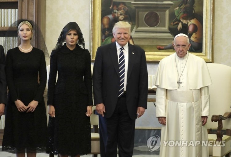 트럼프 미국 대통령을 만난 교황의 표정 | 인스티즈