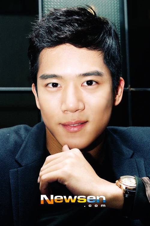 잘생겨도 안경을 쓰면(배우여도 어쩔 수가) | 인스티즈