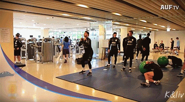 아줌마들과 함께 운동하는 우루과이 대표팀 | 인스티즈