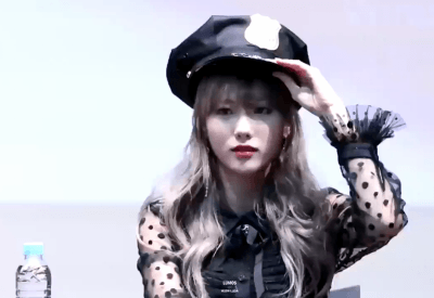 경례하는 우주소녀 루다.gif | 인스티즈