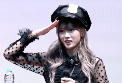 경례하는 우주소녀 루다.gif | 인스티즈