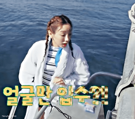 태연이 스노클링 하는법.gif | 인스티즈