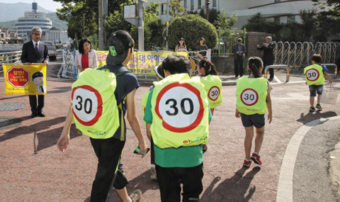 일부 지역에서 초등학생들이 쓰는 가방커버..jpg | 인스티즈