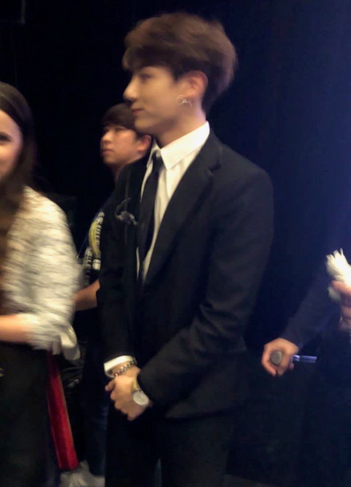 한불콘서트에서 이니시계 거의 손등에 찬 방탄 정국 | 인스티즈