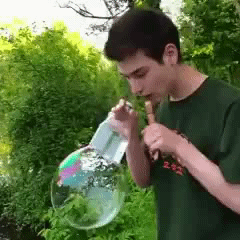 정체불명의 비눗방울을 만드는 남자...gif | 인스티즈