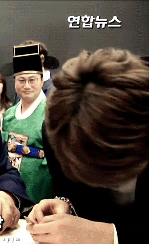 한불콘서트에서 이니시계 거의 손등에 찬 방탄 정국 | 인스티즈