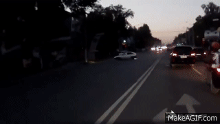 오토바이 타는건 위험하다 vs 아니다 | 인스티즈