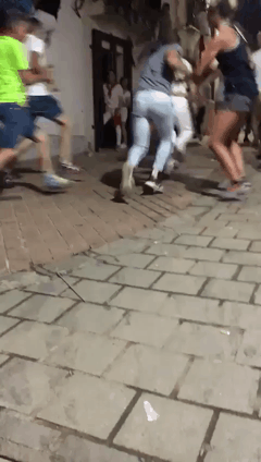 소한테 쫓기는 사람들 | 인스티즈