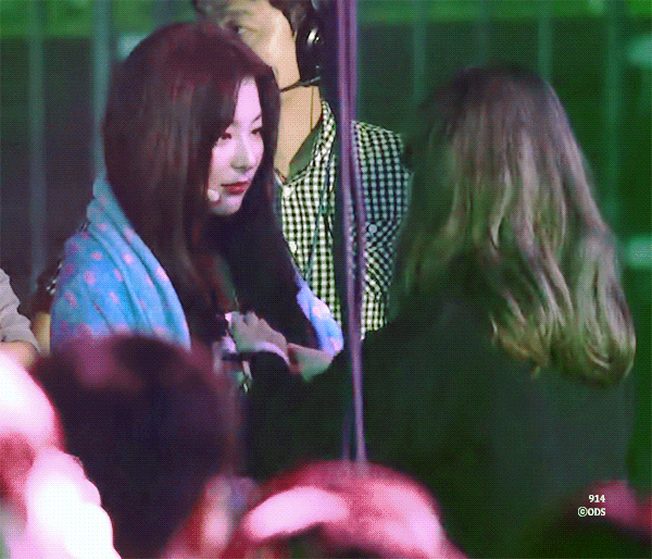 코디한테 끼부리는 슬기.gif | 인스티즈