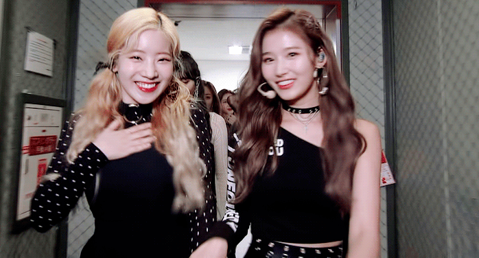 180915 NHK 시부야노트 정연이+사나 움짤 (데이타주의) | 인스티즈