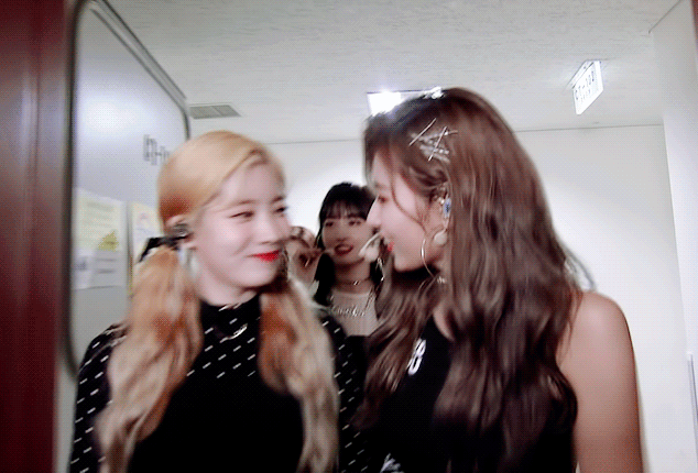 180915 NHK 시부야노트 정연이+사나 움짤 (데이타주의) | 인스티즈