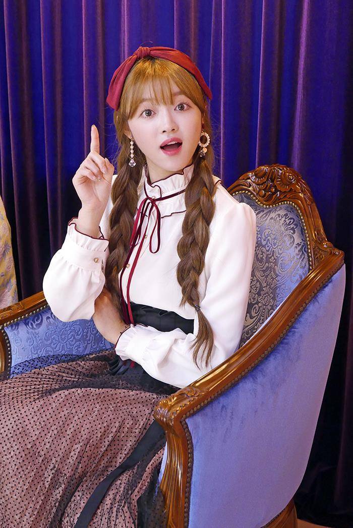 오마이걸 가을동화 콘서트 GOODS 촬영장.jpg | 인스티즈