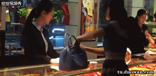 대륙 백화점 돈다발 싸대기녀.gif | 인스티즈