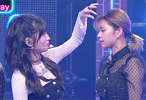 180915 NHK 시부야노트 정연이+사나 움짤 (데이타주의) | 인스티즈