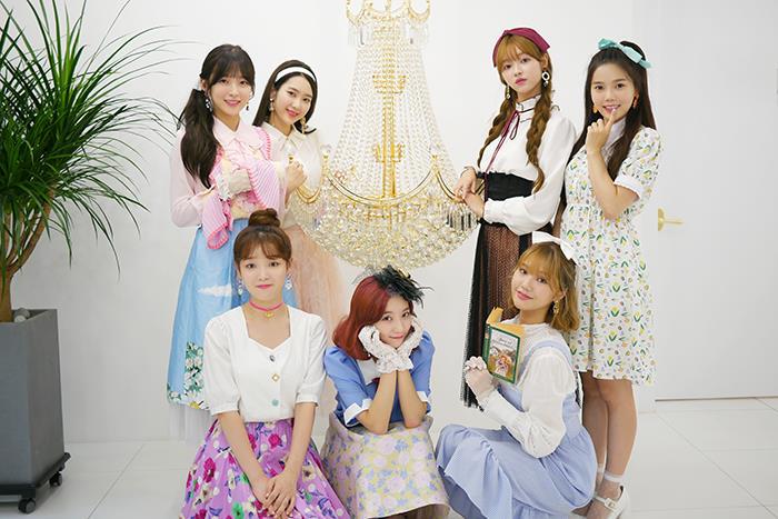 오마이걸 가을동화 콘서트 GOODS 촬영장.jpg | 인스티즈