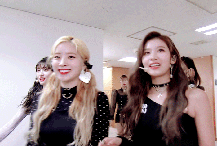 180915 NHK 시부야노트 정연이+사나 움짤 (데이타주의) | 인스티즈