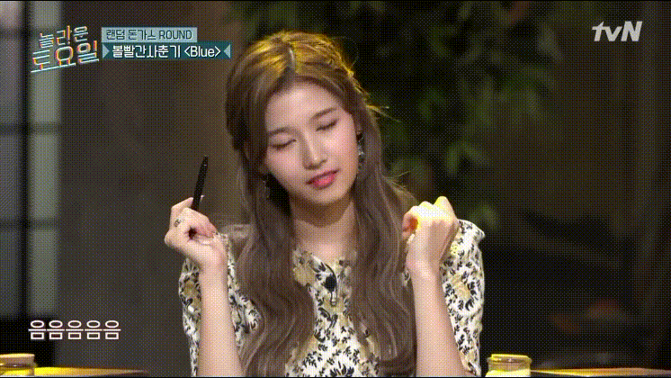 놀라운 토요일 트와이스 김사나.gif | 인스티즈