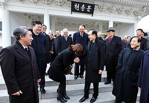 열성팬 만난 이명박 전 대통령 | 인스티즈