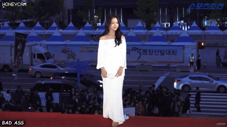 영화 마녀 속 마녀친구 배우 고민시 대종상 레드카펫 짤.jpgif | 인스티즈