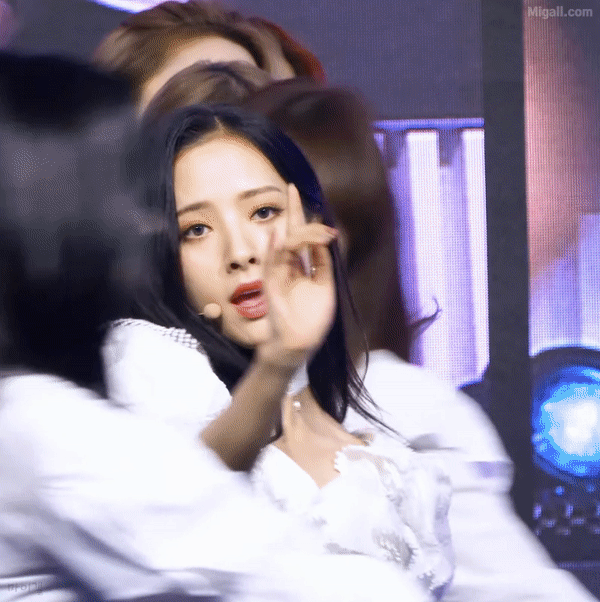 망사스타킹 착용한 우주소녀의 섹시 아이콘 보나.gif | 인스티즈