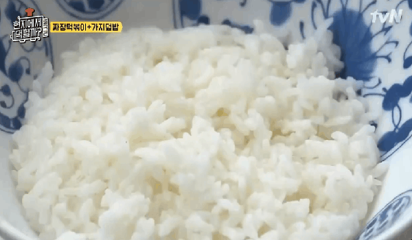 [현지에서먹힐까] 이연복셰프의 짜장떡볶이 &amp; 가지덮밥 비주얼.jpgif | 인스티즈