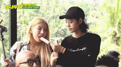 [짠내투어] 정준영이 아이스크림 나눠 먹는데 치이긔.gif | 인스티즈