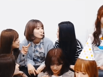 [아이즈원] 업계포상 받는 혜원.gif | 인스티즈