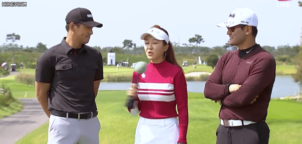 마이크를 노리는 투머치토커.gif | 인스티즈