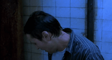 깨어나보니 지하실에 남자 둘이서 갇혀버림...gif | 인스티즈