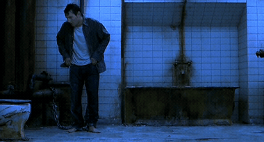 깨어나보니 지하실에 남자 둘이서 갇혀버림...gif | 인스티즈