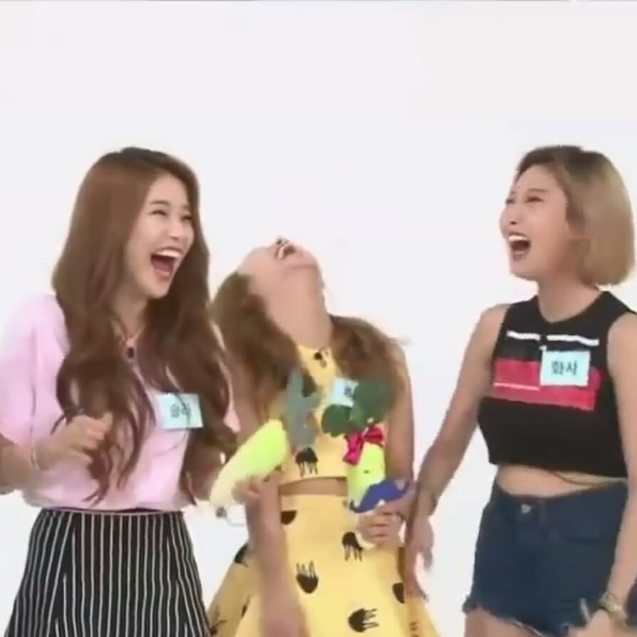 웃을때 누가 뒤에서 잡아땡기는 마마무 휘인.jpg | 인스티즈