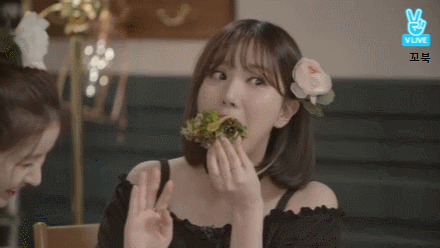 왕상추쌈 먹는 여자친구 은하.gif | 인스티즈