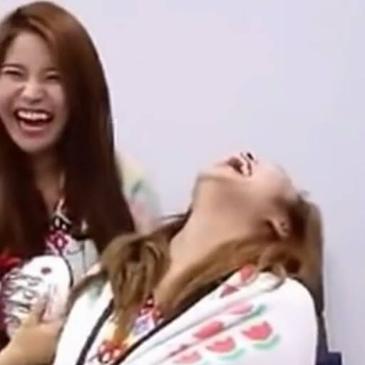 웃을때 누가 뒤에서 잡아땡기는 마마무 휘인.jpg | 인스티즈