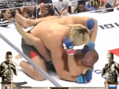 최홍만을 넘기려다 역으로 깔리는 효도르 ㄷㄷ.gif | 인스티즈