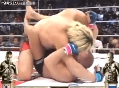 최홍만을 넘기려다 역으로 깔리는 효도르 ㄷㄷ.gif | 인스티즈