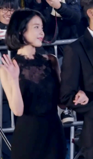 아이유의 화끈한 뒤태 ㄷㄷㄷ.gif | 인스티즈