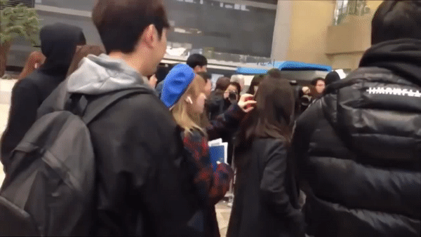 배들짝했다가 웬디 보고 안심.gif | 인스티즈