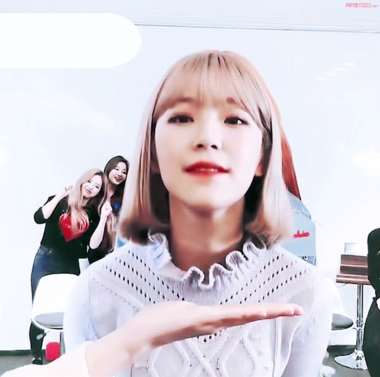 [프로미스나인] 꽃받침하는 꽃 9송이 | 인스티즈