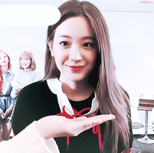 [프로미스나인] 꽃받침하는 꽃 9송이 | 인스티즈