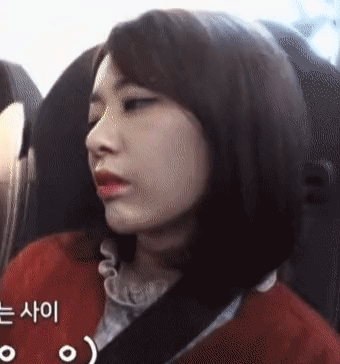 잘 때 눈 뜨고 자는 사쿠라.gif | 인스티즈