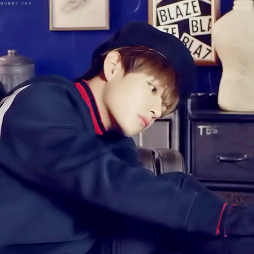 [방탄소년단] 뷔 얼굴에 감탄하는 사람들 | 인스티즈