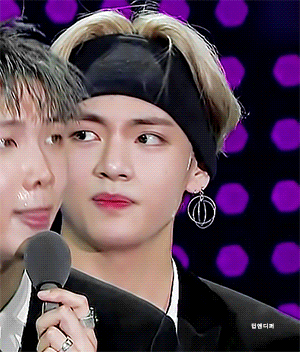 [방탄소년단] 뷔 얼굴에 감탄하는 사람들 | 인스티즈