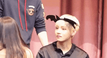 [방탄소년단] 뷔 얼굴에 감탄하는 사람들 | 인스티즈