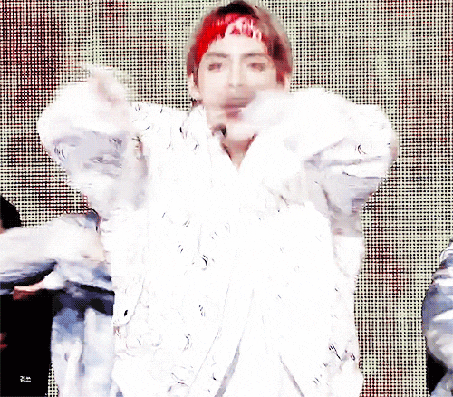 [방탄소년단] 뷔 얼굴에 감탄하는 사람들 | 인스티즈