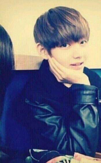 [방탄소년단] 뷔 얼굴에 감탄하는 사람들 | 인스티즈