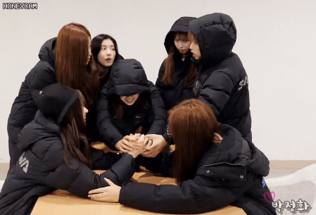 아이즈원 V앱 안유진 몸개그 ㅋㅋㅋ.gif | 인스티즈