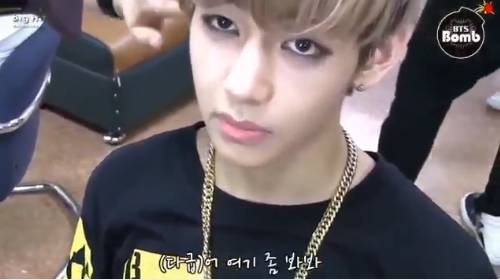 [방탄소년단] 뷔 얼굴에 감탄하는 사람들 | 인스티즈