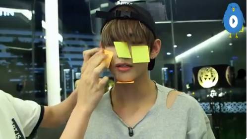 [방탄소년단] 뷔 얼굴에 감탄하는 사람들 | 인스티즈