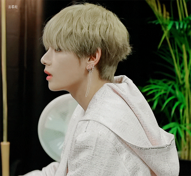 [방탄소년단] 뷔 얼굴에 감탄하는 사람들 | 인스티즈