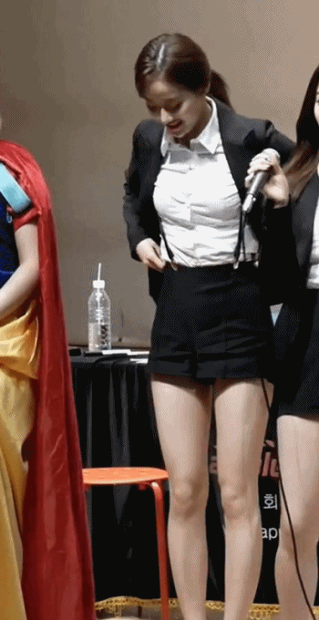 오피스룩 입은 에이프릴 나은 | 인스티즈